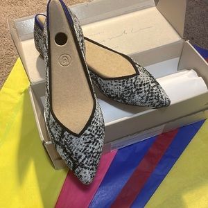 Rothy’s black& white point. New with tags! Size 8